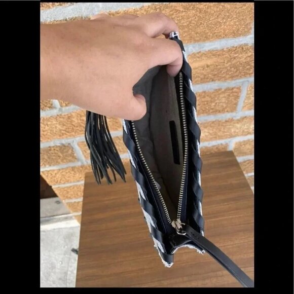 Poolside BagsSmall Metallic Raffia Clutch - Picture 5 of 12